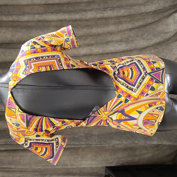 Emilio Pucci stunning top with open back size 46 NWT - Picture 6 of 12